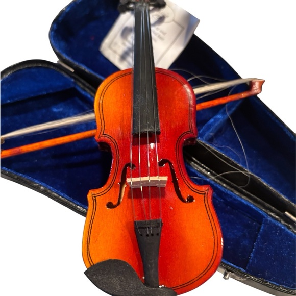 American Girl Violin Set and Recital Outfit - Picture 4 of 11